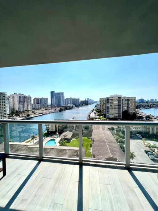 Luxury Condo Steps From Beach Hallandale Beach Exterior photo