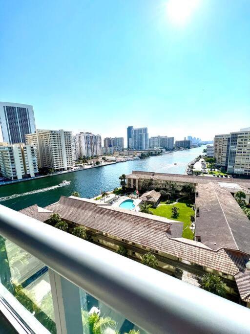 Luxury Condo Steps From Beach Hallandale Beach Exterior photo